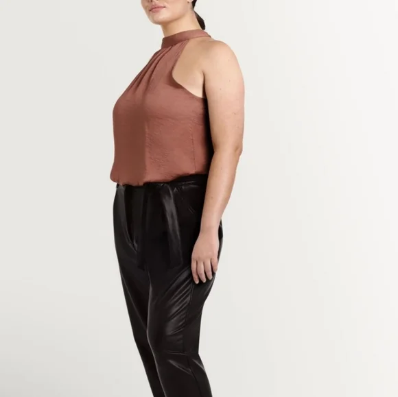 SOLD - XL SLEEVELESS TOP - Picture 3 of 8